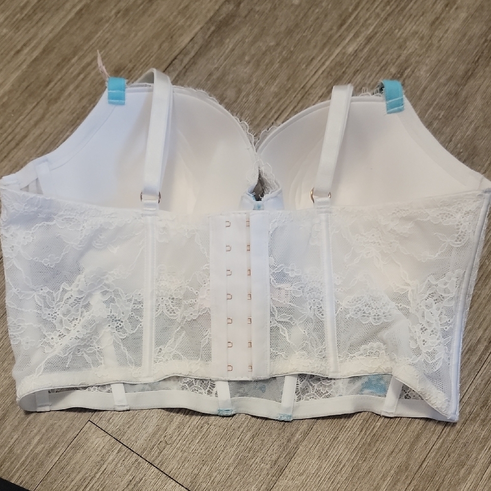 Victoria's Secret White and Blue Floral Underwire Bra - Picture 3 of 6